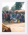 Un giro di saluti al mercato di Gorom Gorom-Sahel * 360 x 480 * (43KB)